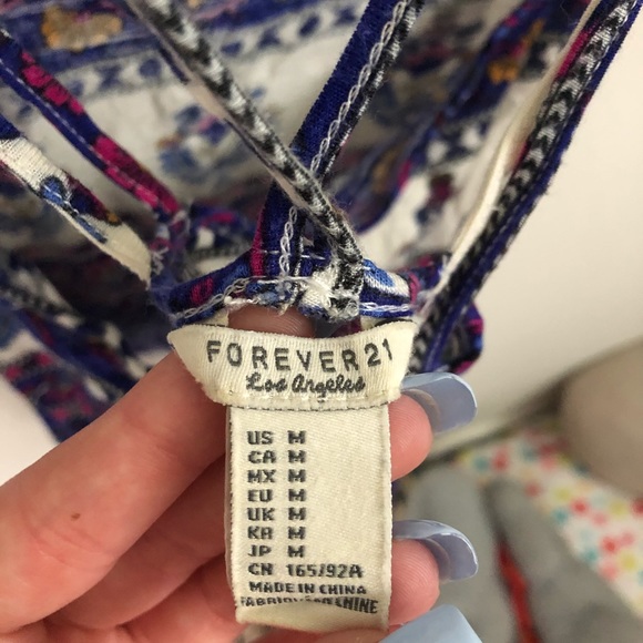 Loose patterned top - Picture 2 of 2